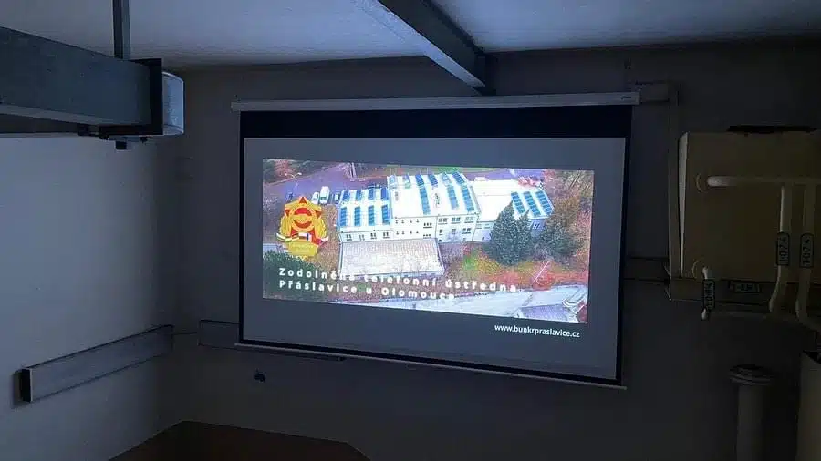 Projection space bunker