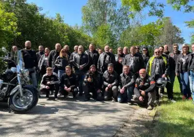 Velká skupina motorkářů z Olomouckého kraje